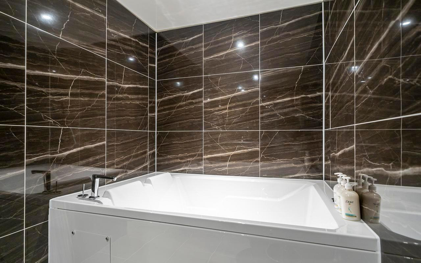 Bathroom 4, Let's Stay Hostel, Seodaemun
