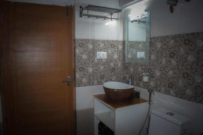 Bathroom 3, Ibni Springs, Kodagu