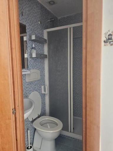 Bathroom 5, Aris Square Rome, Rome