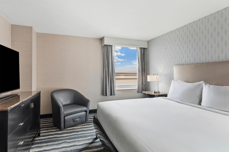 Bedroom 2, DoubleTree by Hilton Hotel Wilmington, New Castle
