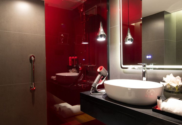 Bathroom 3, Radisson RED Shanghai Wujiaochang Hotel, Shanghai