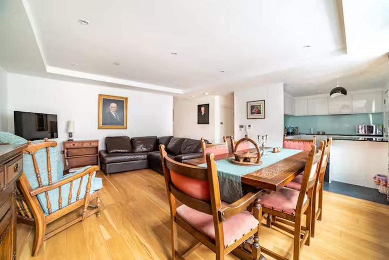 Interior, Apartment Sleeps 4 Near Windsor Castle, Slough