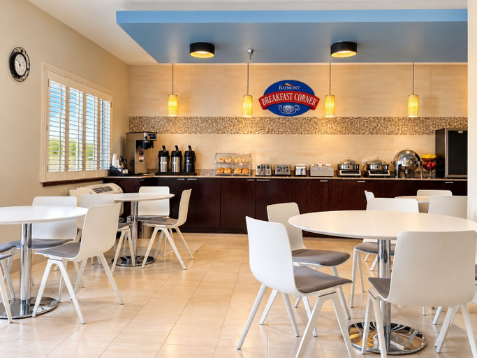 Food & Drinks 5, Baymont by Wyndham Henderson Northeast Denver, Adams