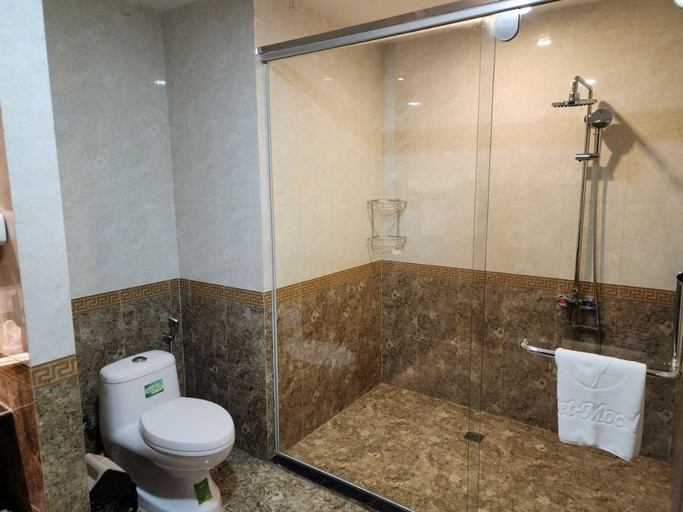 Bathroom 3, Bavet Yongyuan Casino & Hotel, Chantrea