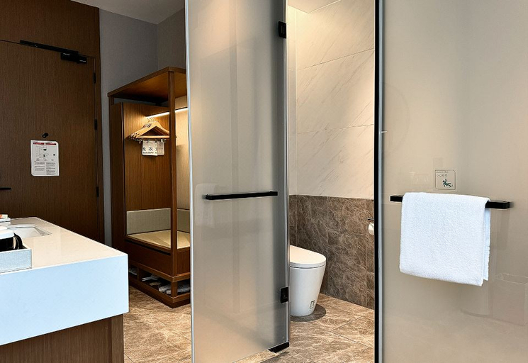 Bathroom 4, Hilton Garden Inn Hangzhou West Lake, Hangzhou