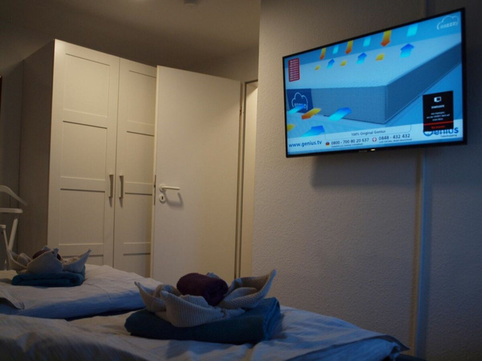 Room 4, Holiday Home in Wittmund With Swimming Pool, Wittmund