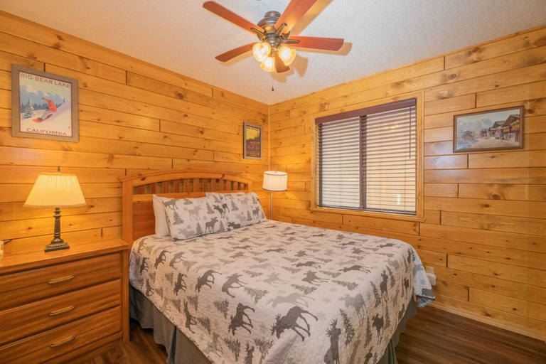 Bedroom 2, Moonridge Mountain, San Bernardino