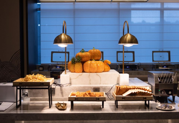 Food & Drinks 5, Maison New Century Hotel Hangzhou Bay (in Geely Giehow Plaza), Ningbo