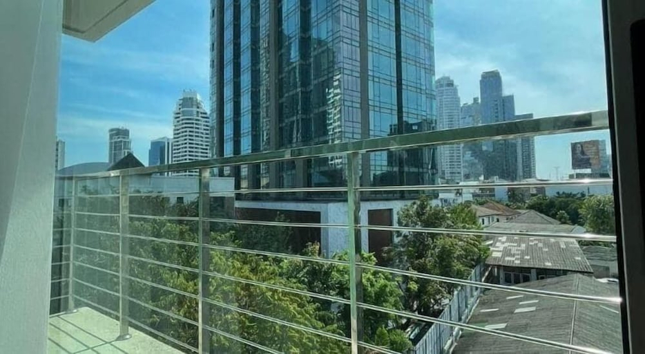 Others 5, ViVi Avenue Thonglor, Wattana