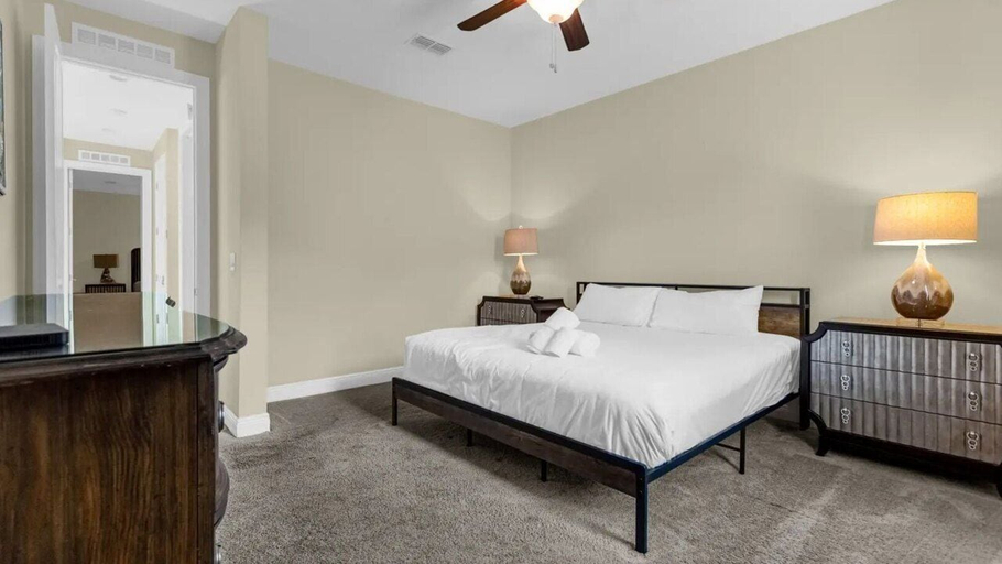 Room 4, 7BR Themed Villa w/ Pool 6mi Disney, Osceola