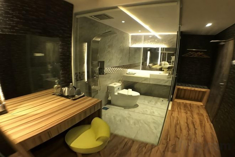 Bathroom 5, HereHotel Dormitory, Johor Bahru