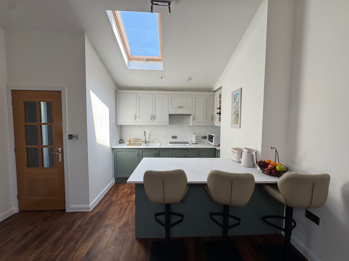 Private kitchen 3, Luxury Flat With Parking & Underfloor Heating, Bournemouth