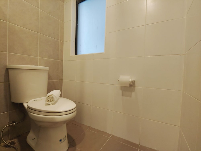 Bathroom 4, Kaizen Suites, Manila City
