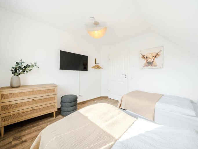 Room 5, Holiday Home With 3 Bedrooms, Aurich