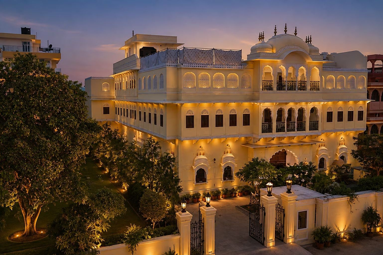 Exterior & Views