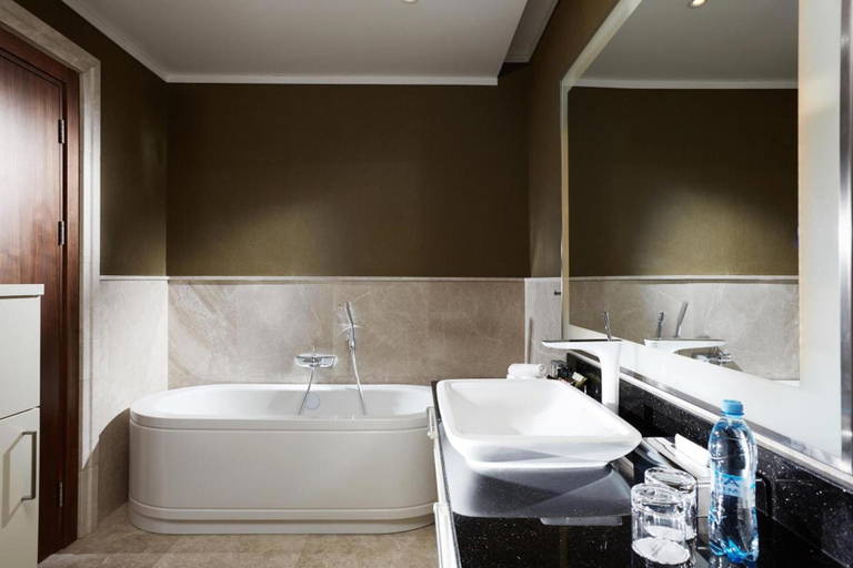 Bathroom 5, The Renaissance Minsk Congress Hotel and Spa Centre Hotel (f.Renaissance Minsk), Minsk