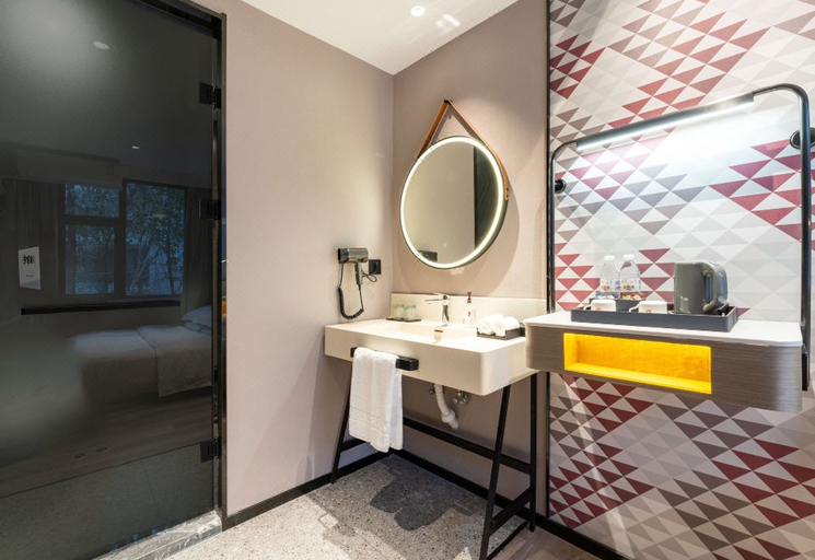 Bathroom 3, Borrman Hotel Jinan Quancheng Squaire Baotuquan, Jinan