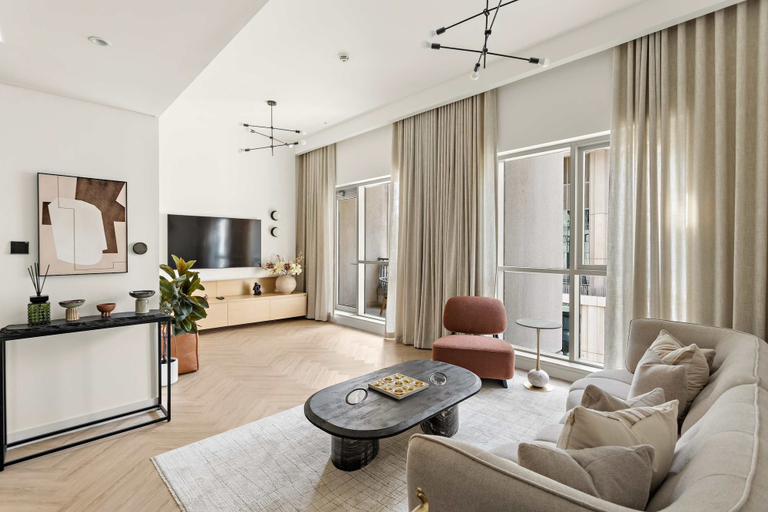 Room 1, Silkhaus Burj Khalifa View Renovated 2bdr, Dubai