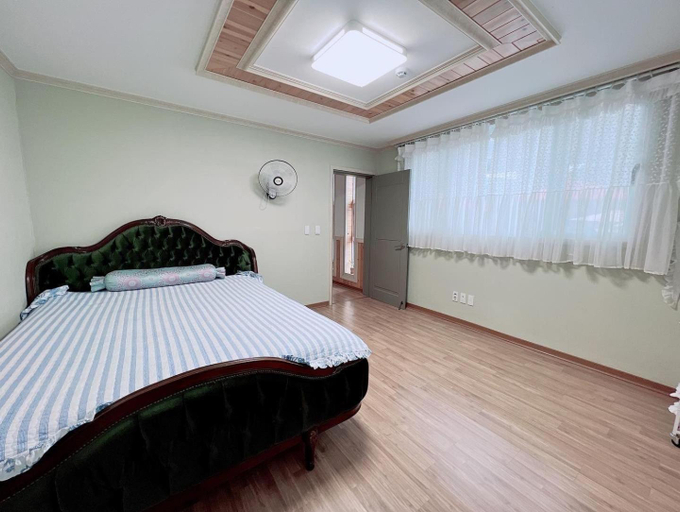 Bedroom 2, Cheongdo dolgorae poolhouse pension, Cheongdo