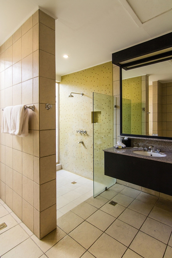 Bathroom 5, Club Punta Fuego, Nasugbu