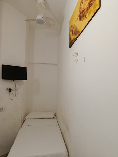 Bedroom 4, Prince Inn, Rome