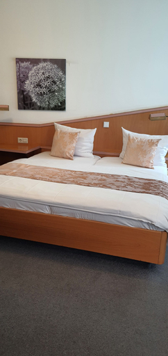 Bedroom 1, Brita Hotel, Stuttgart