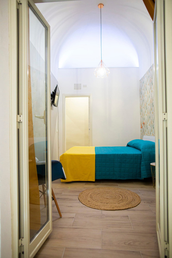 Others 4, Charming Casa Tilia by the old Town, Catania