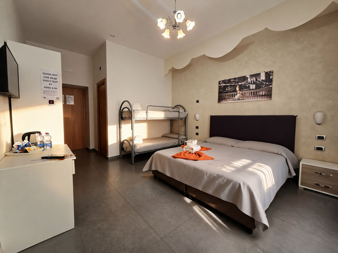 Bedroom 5, Donn'Anna Bed & Breakfast, Napoli