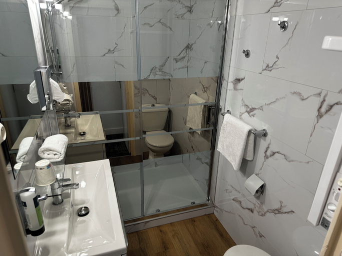 Bathroom 3, Hotel Le Passiflore, Charente