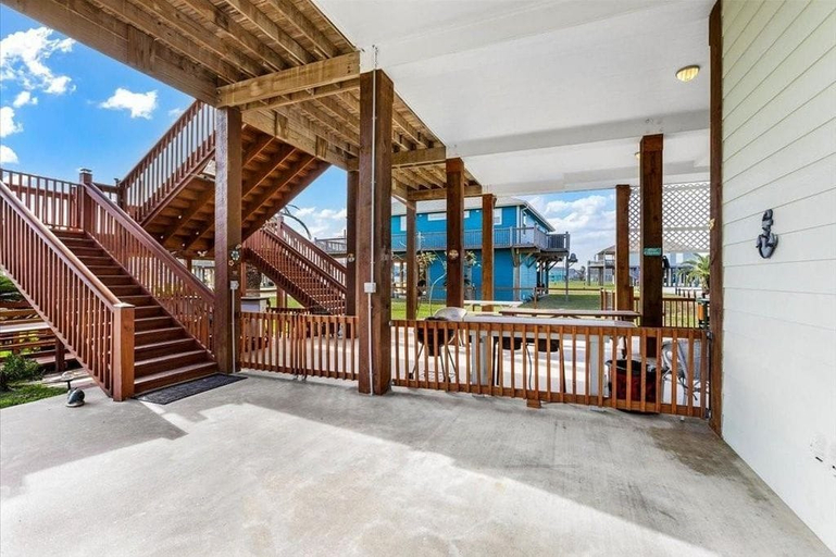 Terrace/patio 5, Shore Enough 3 Bedroom Home, Galveston
