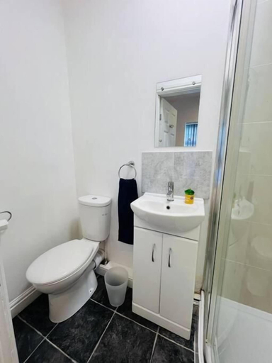 Bathroom 5, 4 Bedroom House all En-suite rooms., Stoke-on-Trent