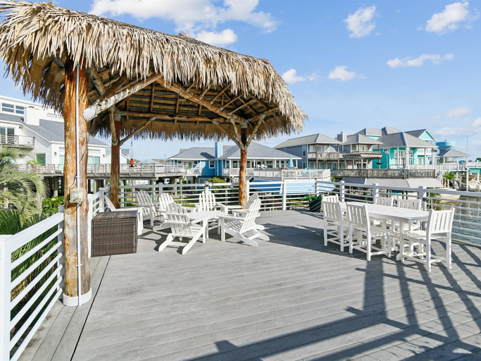 Food & Drinks 5, Blue Moon by Ryson Vacation Rentals, Galveston