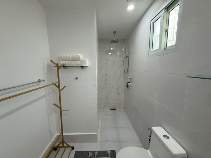 Bathroom 3, Harman Suites Moalboal, Moalboal