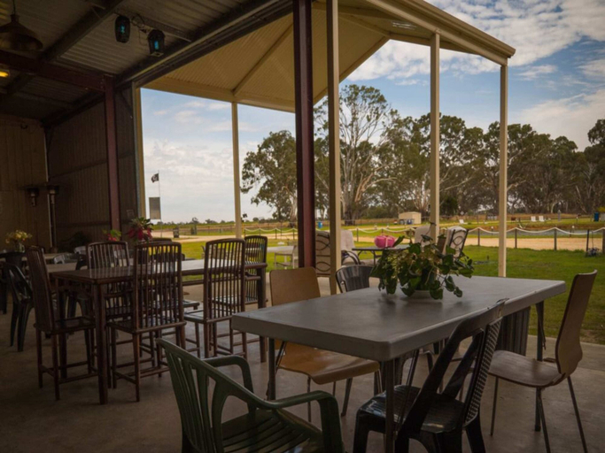 Dining, Coonawarra Bush Holiday Park, Wattle Range - East