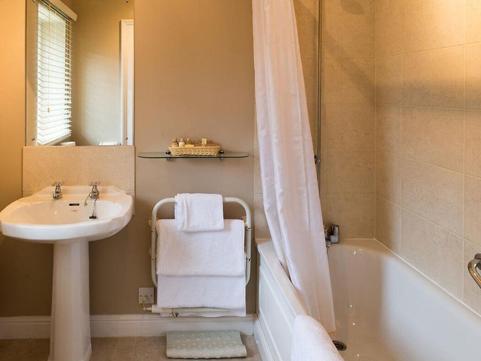Bathroom 3, Guyers House Hotel and Restaurant, Wiltshire