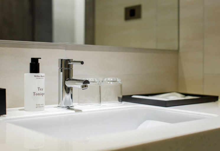Bathroom 5, Dahu Park Hotel, Taipei City