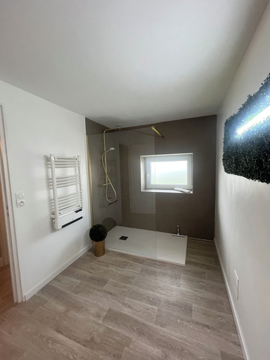 Bathroom 5, Le Petit Monty, Vendée