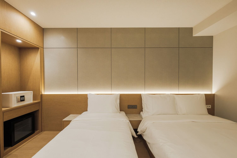 Room 2, Nori Hotel, Jung