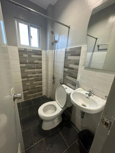 Bathroom 4, Twilight Tower, Ormoc City