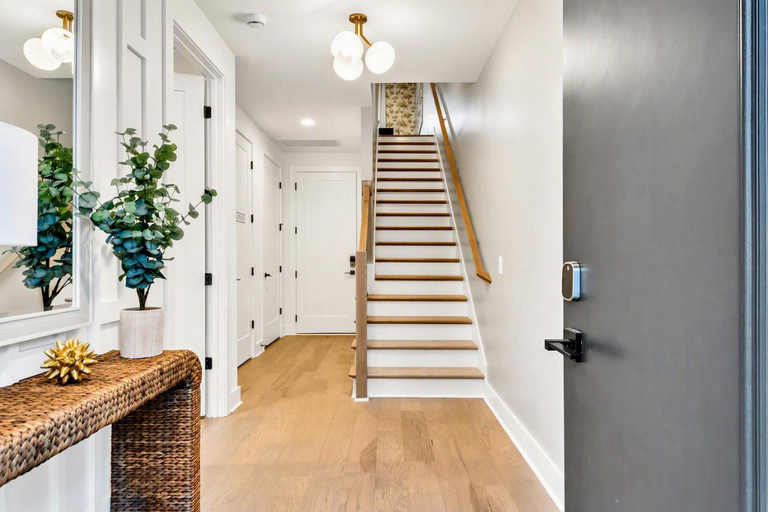 Room 2, Rooftop Deck Fire pit House - Nashville - Sleeps 12, Davidson