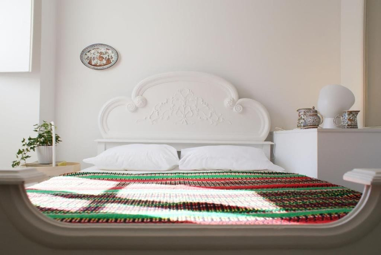 Bedroom 2, Casa de Baixo in Coimbra, Coimbra