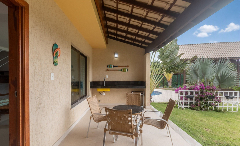 Outdoor dining 5, House in Cond. W/pool, 500 m From the Sea Atp0001, Porto Seguro