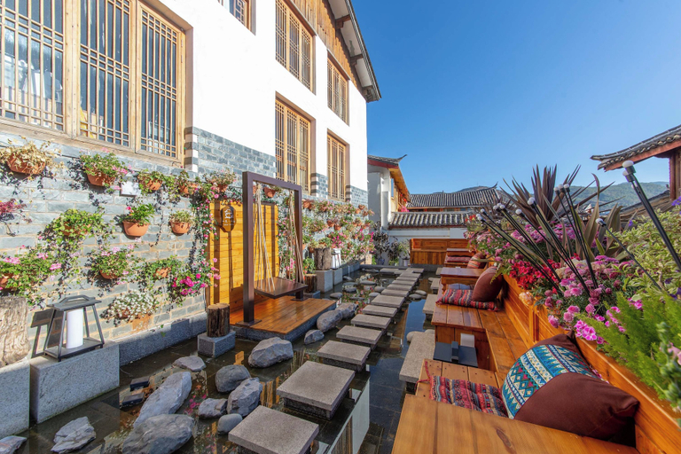 Property grounds 2, Lijiang Yijian Zuo Wang Shan Inn, Lijiang