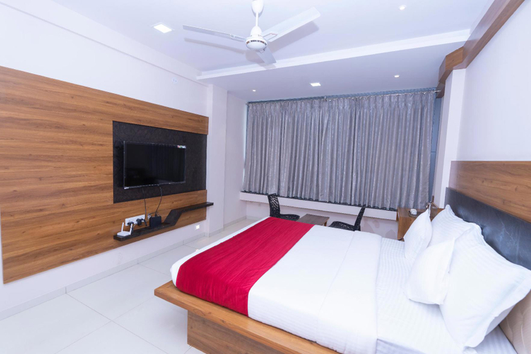 Bedroom 3, Hotel Chiranjeevi, Kolhapur