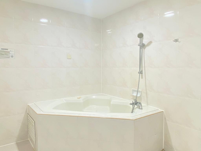 Bathroom 4, Swiss Avenue Hotel, Kuala Muda