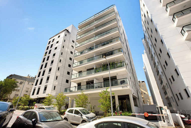 Exterior, Spacious 4BR Luxury l Balcony & Mamad