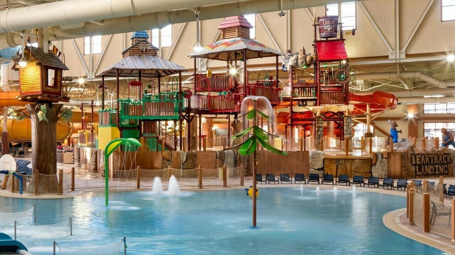 Sport & Beauty 1, Great Wolf Lodge Cincinnati/Mason, Warren