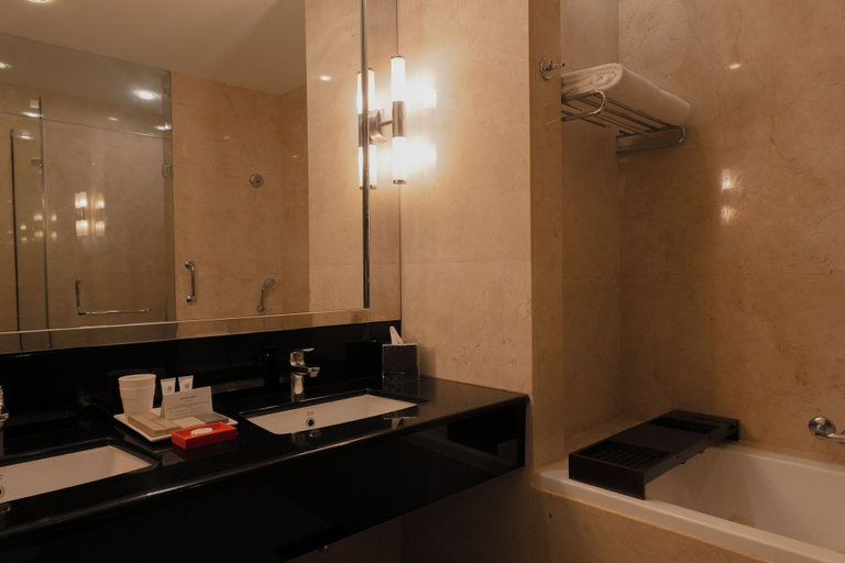 Bathroom 5, The Blue Water - Geoffrey Bawa Heritage Resort Hotel, Panadura