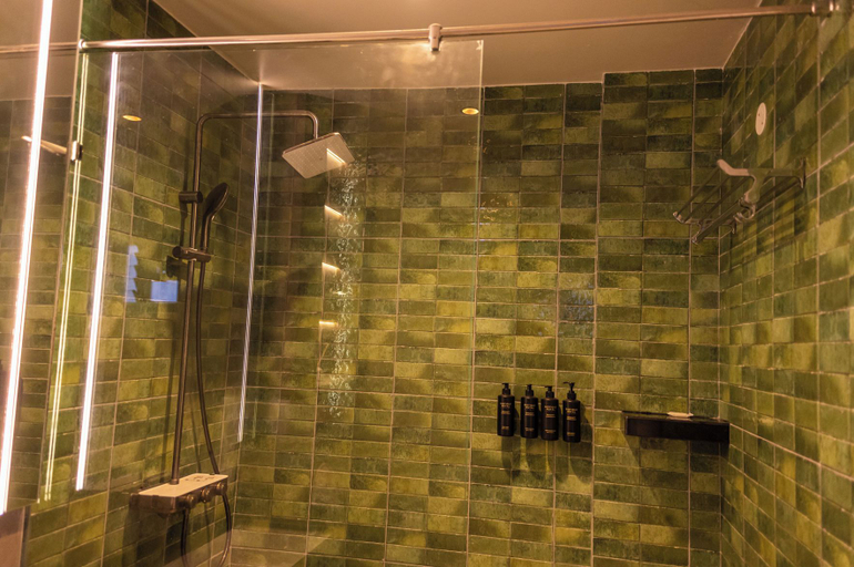 Bathroom 3, Casa Zia, Salem