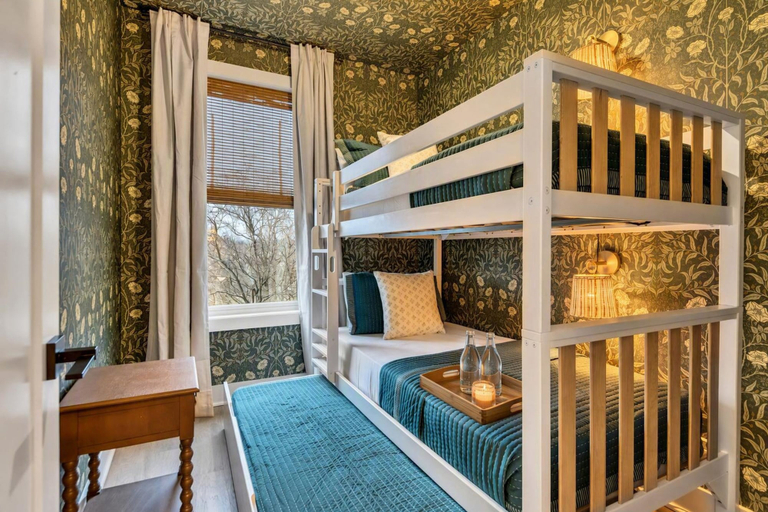 Room 4, Rooftop Deck Fire pit House - Nashville - Sleeps 12, Davidson